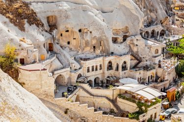 Hoteis esculpidos em pedra Capadocia Turquia shutterstock 752288032