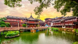 Jardim de Yuyuan Xangai China shutterstock 1588710733 Jardim de Yuyuan Xangai China shutterstock 1588710733