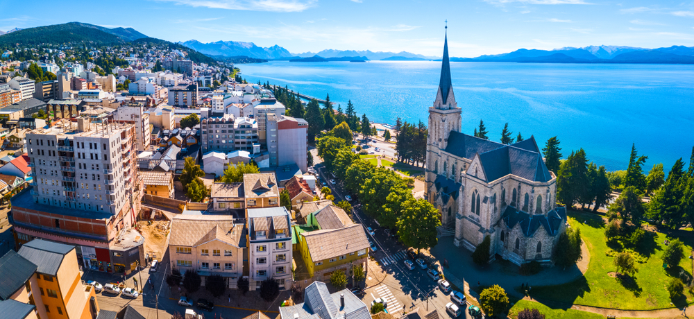 Horóscopo do viajante 2021: vista aérea de San Carlos de Bariloche - Argentina | Crédito: Shutterstock