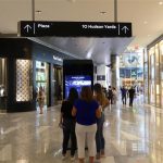 Há totens informativos com dados do The Shops