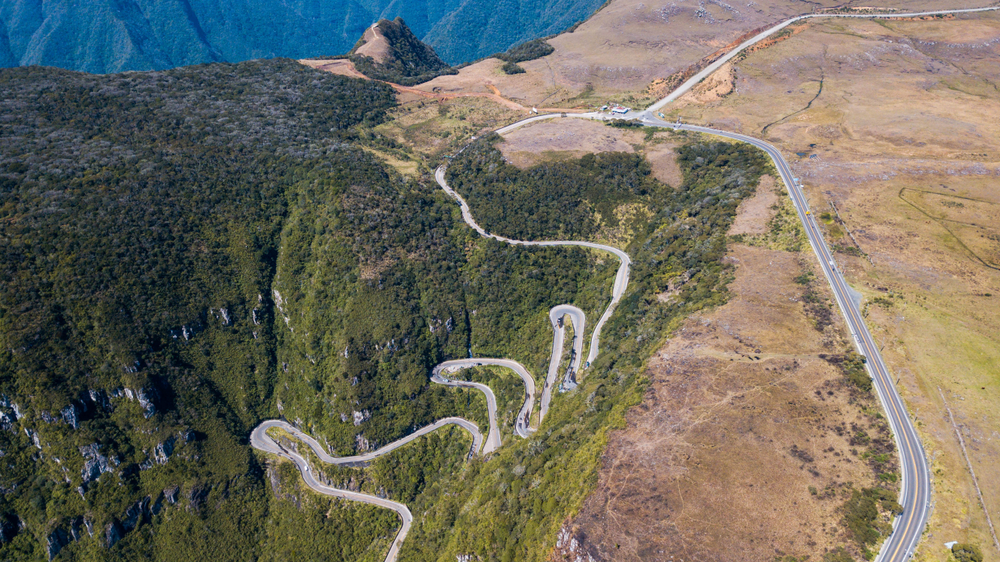 Viagens de carro: Serra do Rio do Rastro - Santa Catarina | Crédito: Shutterstock