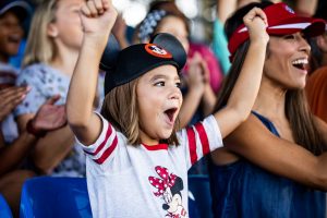 4016889 0926ZS ESPN WideWorldOfSports Spectators A 0236.r1 4016889 0926ZS ESPN WideWorldOfSports Spectators A 0236.r1