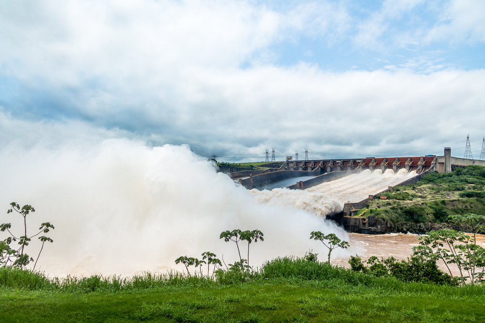 Usina Hidreletrica de Itaipu Foz do Iguacu Parana shutterstock 634546688