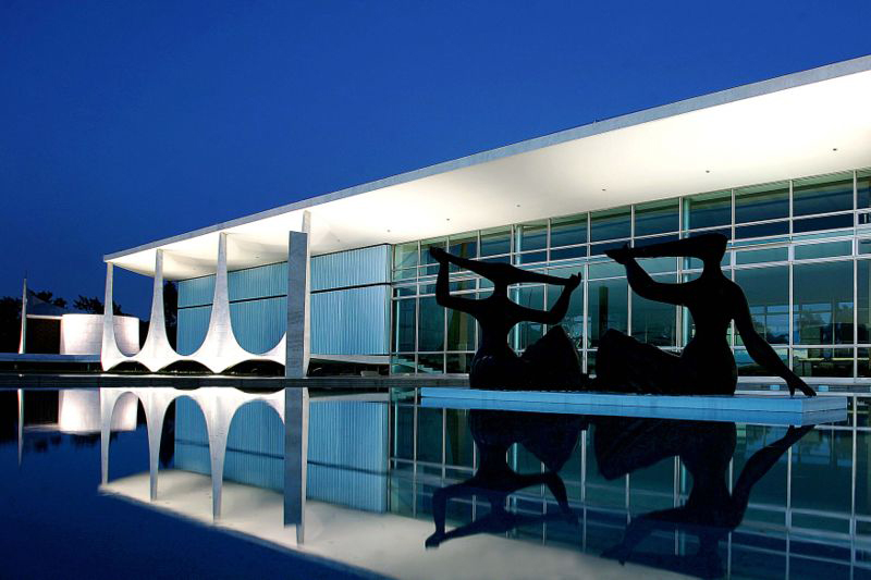 Obras assinadas por Oscar Niemeyer: Palácio da Alvorada - Brasília - Distrito Federal | Crédito: Thum_fel