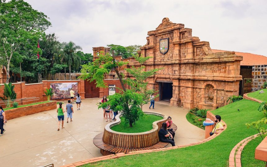 Marco das Três Fronteiras - Foz do Iguaçu - PR | Crédito: Shutterstock