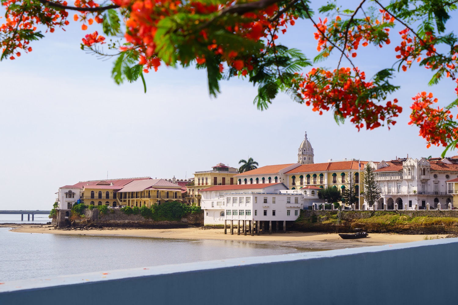 shutterstock_217763659_Casco Antigu