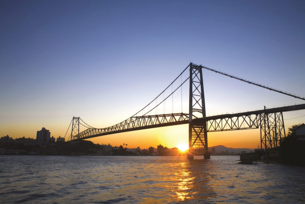 Dia dos Pais - Ponte Hercílio Luz - Florianópolis - Santa Catarina | Crédito: Shutterstock.com