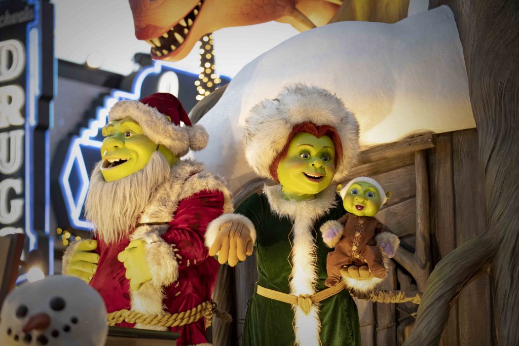 12 Shrek Universal039s Holiday Parade Featuring Macy039s