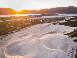 O que fazer em Floripa - Praia da Joaquina - Florianópolis - Santa Catarina | Crédito: Shutterstock