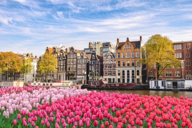 Amsterda Holanda shutterstock 1310188561