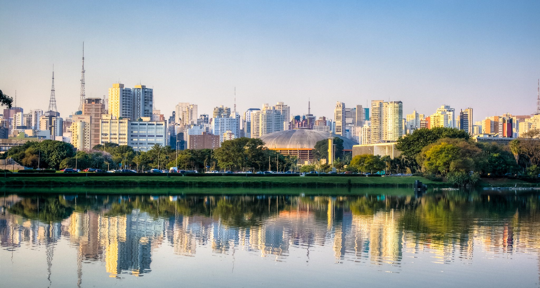 Skyline de São Paulo do Parque Ibirapuera - São Paulo | Crédito: Shutterstock.com/Thiago Leite Skyline de São Paulo do Parque Ibirapuera - São Paulo | Crédito: Shutterstock.com/Thiago Leite