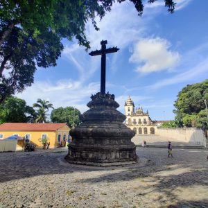 O cruzeiro, em frente à Igreja de São Francisco, um dos pontos turísticos de João Pessoa (PB) | Crédito: Bruna Dinardi