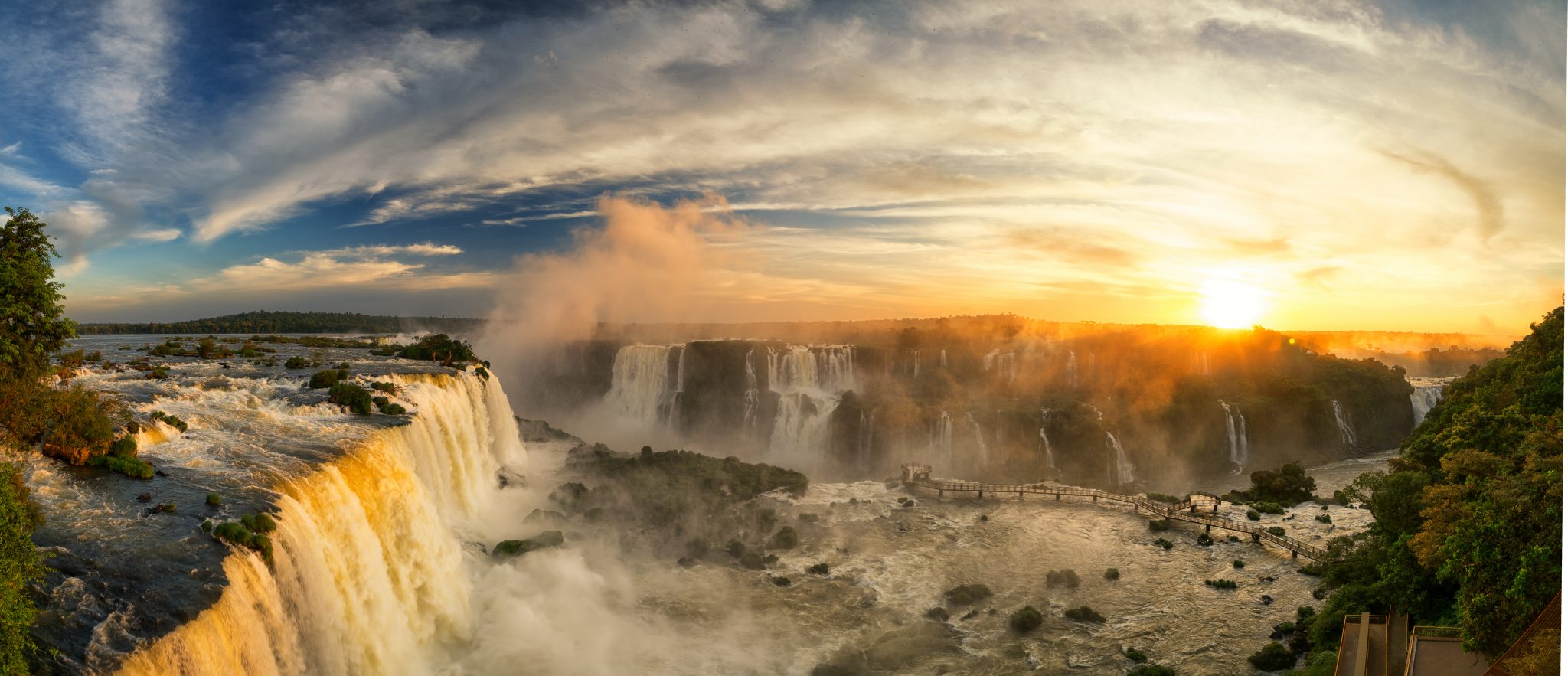 Quer ir pra Foz do Iguaçu agora que você já sabe onde se hospedar no Sul do Brasil? Então consulte um agente de viagens | Crédito: Shutterstock