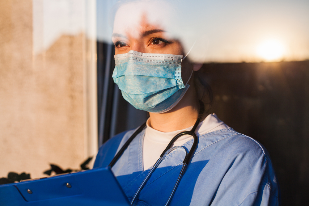 Médico shutterstock 1701457318