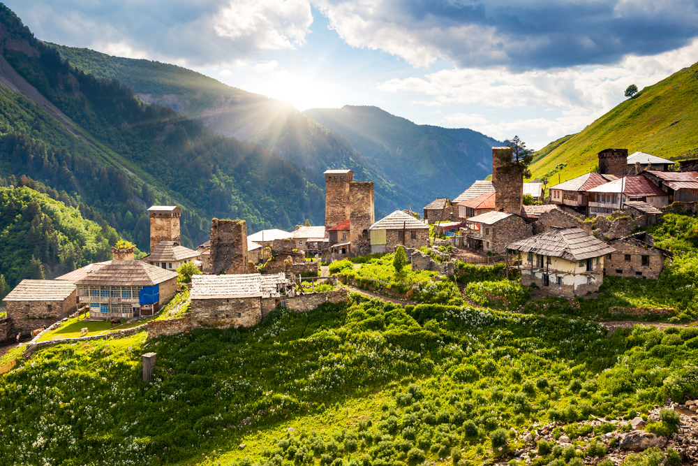 Vista da aldeia Adishi Alto Svaneti Geórgia shutterstock 148065539 Vista da aldeia Adishi Alto Svaneti Geórgia shutterstock 148065539