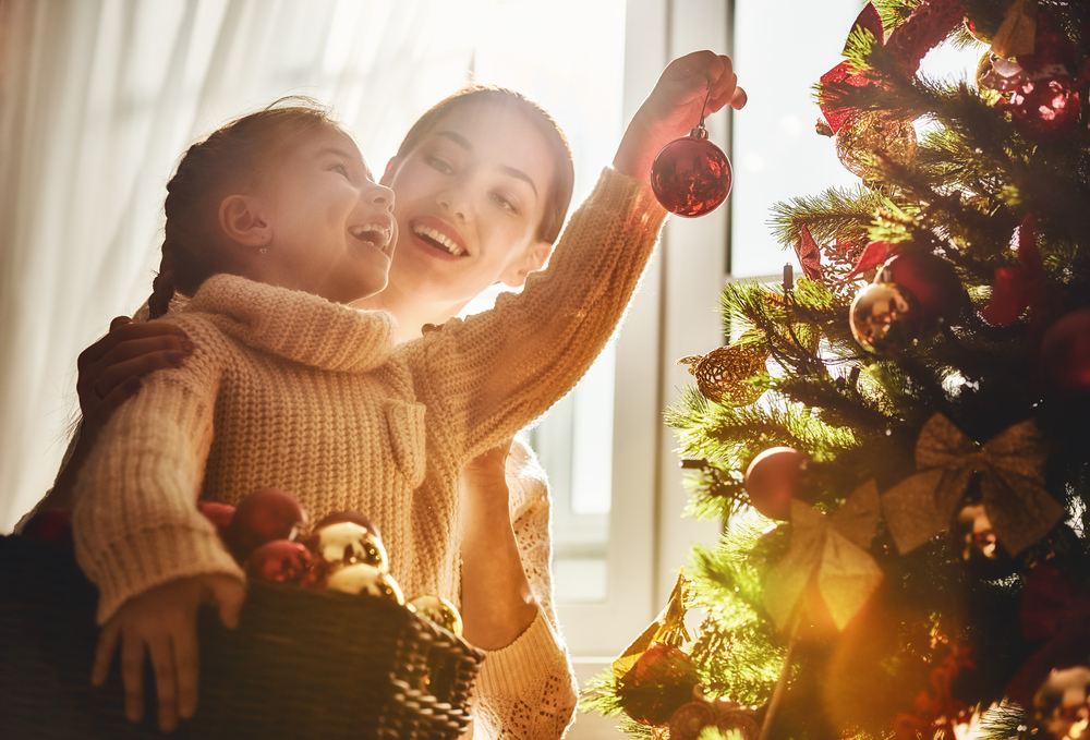 arvore de Natal shutterstock 519972937 Natal 2020: monte a árvore de Natal em família