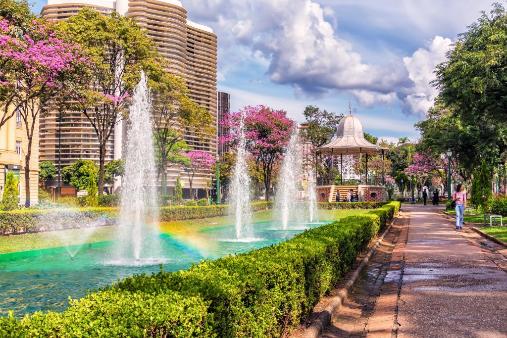 shutterstock 1440135593 Praça da Liberdade - Belo Horizonte - | Crédito editorial: Antonio Salaverry / Shutterstock.com