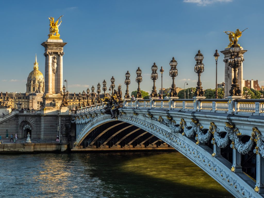 shutterstock PONTE ALEXANDRE III