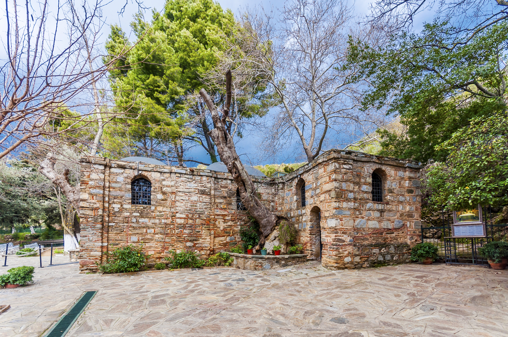 Casa da Virgem Maria, em Éfeso, é mais um dos exemplos de destinos para conhecer na Turquia | Crédito: Shutterstock
