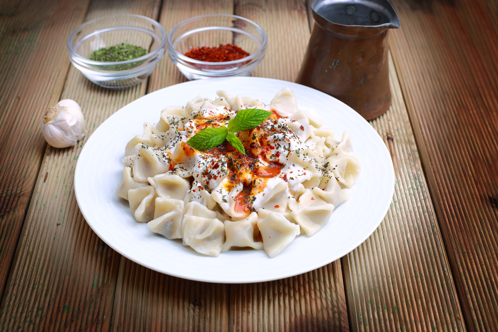 Manti um dos pratos mais tradicionais da culinaria turca shutterstock 399107122