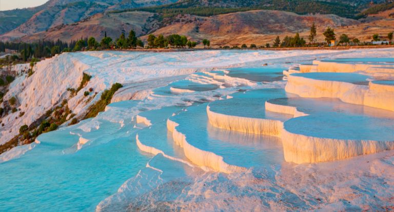 Pamukkale Turquia shutterstock 1413087794
