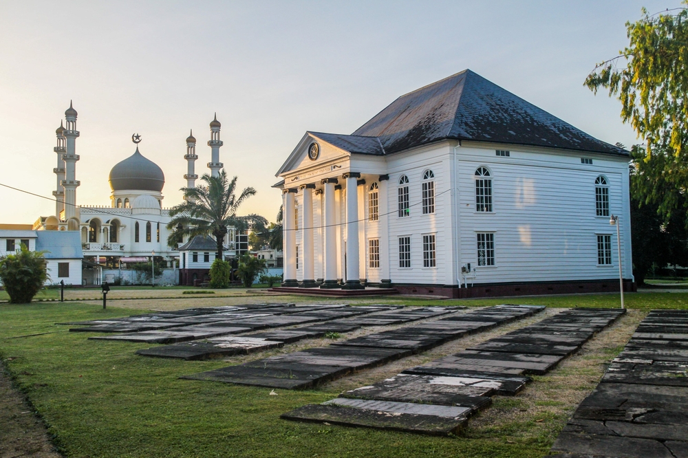 Sinagoga Neveh Shalom Paramaribo Suriname shutterstock 395833600 Sinagoga Neveh Shalom Paramaribo Suriname shutterstock 395833600