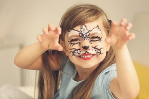 Crianca com rosto pintado shutterstock 538916743 Crianca com rosto pintado shutterstock 538916743