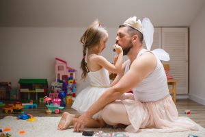 Familia fantasiada shutterstock 1129575020 Familia fantasiada shutterstock 1129575020
