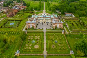 Hatfield House Hertfordshire Inglaterra shutterstock 1478679551