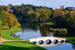 Painshill Park Surrey Inglaterra shutterstock 1432751393