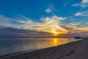 Por do sol visto da Praia Ponta do Cururu Alter do Chao Para Credito editorial Ticiana Giehl shutterstock 1419934292 Credito editorial Ticiana Giehl shutterstock 1419934292