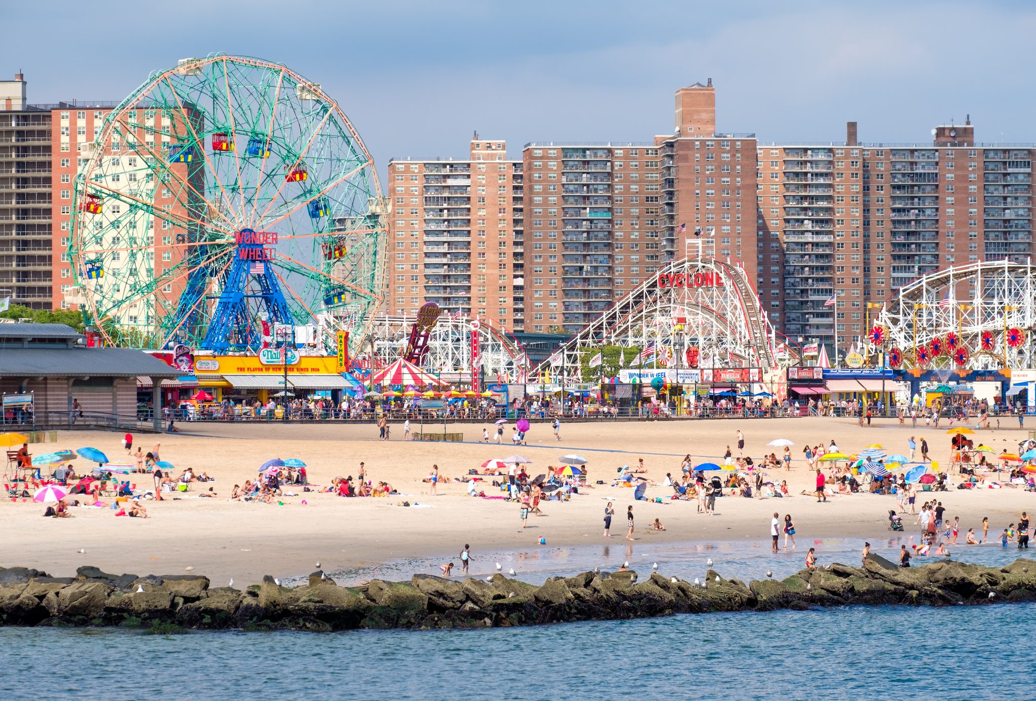 shutterstock 493263937 Coney Island- Nova York - Estados Unidos | Crédito editorial: Kamira / Shutterstock.com