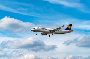 Lufthansa Credito editorial Andrey Armyagov shutterstock 1063326665 Lufthansa Credito editorial Andrey Armyagov shutterstock 1063326665