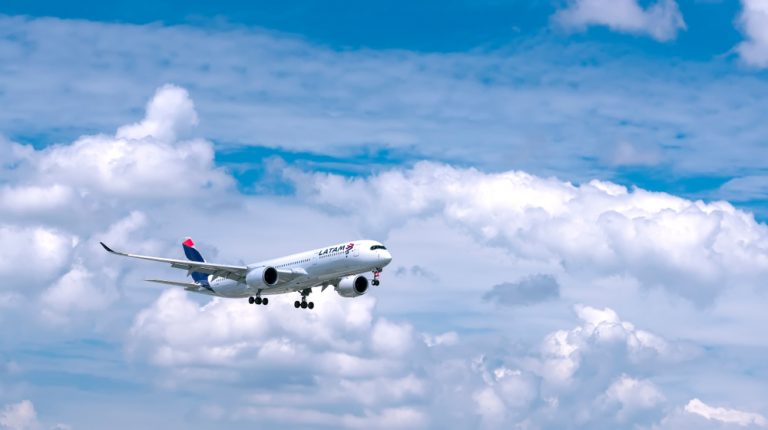 LATAM Airlines Credito editorial Huy Thoai shutterstock 1449503936