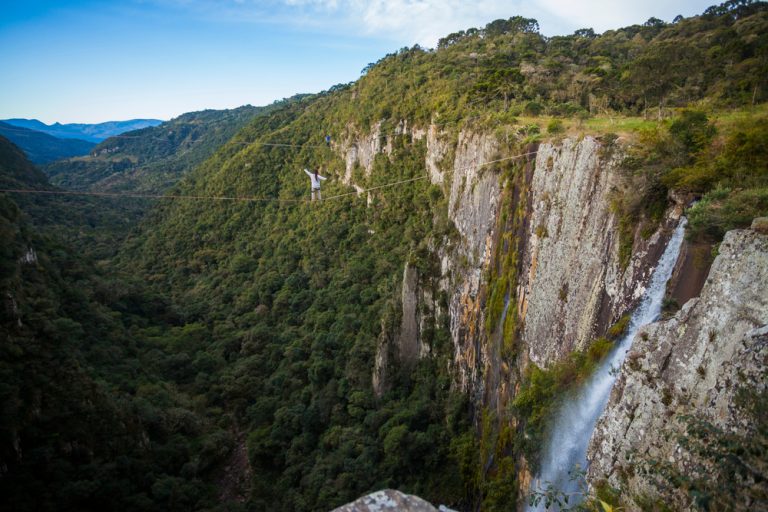 Cachoeira do Avencal Urubici Santa Catarina Credito editorial Marcos Campos shutterstock 1670377984
