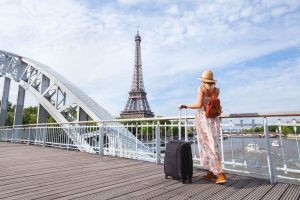 Uma das vantagens de fazer um stopover é poder conhecer a Torre Eiffel, por exemplo | Crédito: Shutterstock