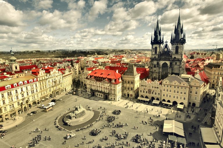 Praga Republica Tcheca shutterstock 137901659