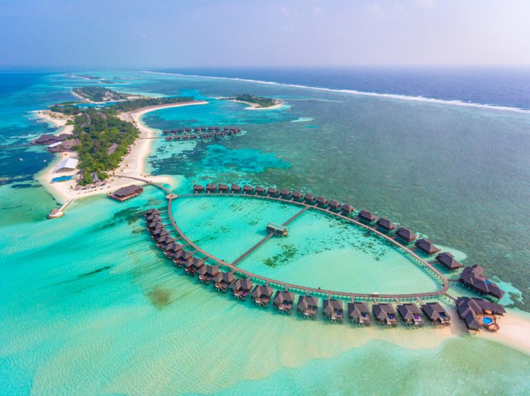Ilha de Olhuveli Maldivas shutterstock 1383503633