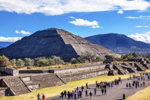 Piramides de Teotihuacan Cidade do Mexico shutterstock 322518740