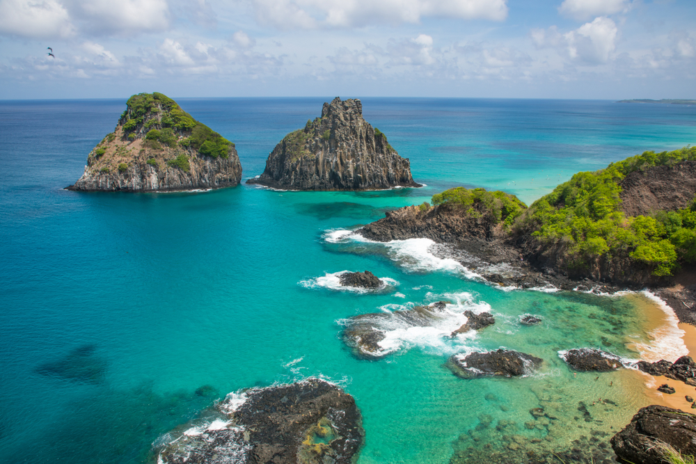 Morro Dois Irmaos Fernando de Noronha Pernambuco shutterstock 1450870850
