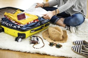 Quer uma mãozinha na hora de arrumar as malas? Aposte no PackPoint, um dos melhores apps para viajantes | Crédito: Shutterstock