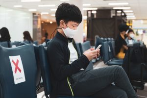 menores viajando sozinhos shutterstock 1869442336 Por enquanto, a opção de autorização virtual vale apenas para viagens nacionais | Crédito: Shutterstock