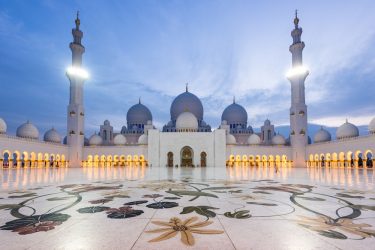 Abu Dhabi Emirados Arabes shutterstock 139864600