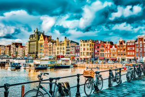 Amsterda Holanda Credito editorial V E shutterstock 1924089314