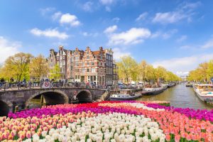 Amsterda Holanda shutterstock 1012458397