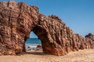 Pedra Furada Jericoacoara Ceara Credito editorial Erica Catarina Pontes shutterstock 1229922481