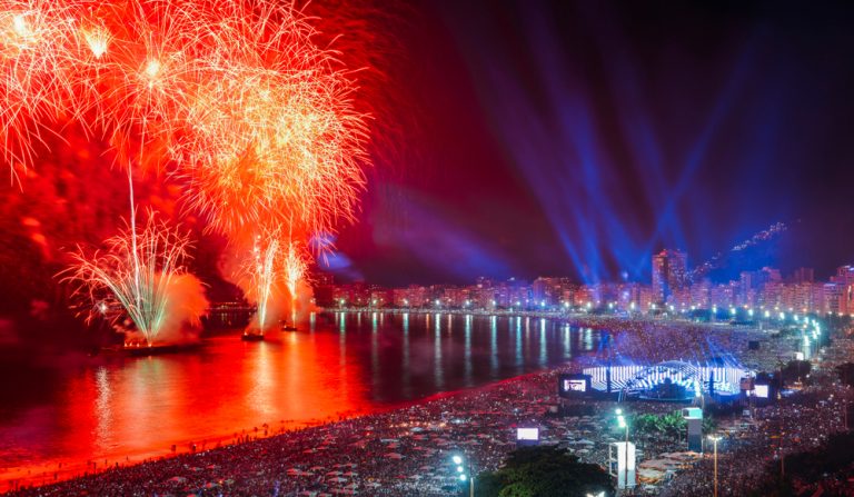 Reveillon Rio de Janeiro 2018 Credito editorial Alexandre Rotenberg shutterstock 1063903430