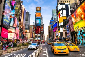 Times Square Nova York EUA Credito editorial Luciano Mortula LGM shutterstock 248799484 Tá a fim de ir para os Estados Unidos? País deve reabrir para brasileiros vacinados em novembro | Crédito editorial: Luciano Mortula - LGM/Shutterstock.com