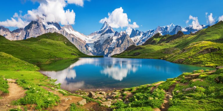 Vila alpina de Grindelwald Suica shutterstock 1446568199