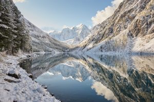 Quer conhecer os lugares mais frios do mundo? Então continue lendo este post | Parte da Cordilheira de Altai, na região da Sibéria, Rússia | Crédito: Shutterstock